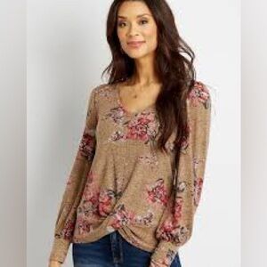 Maurice’s Floral long sleeve blouse twisted hem tee